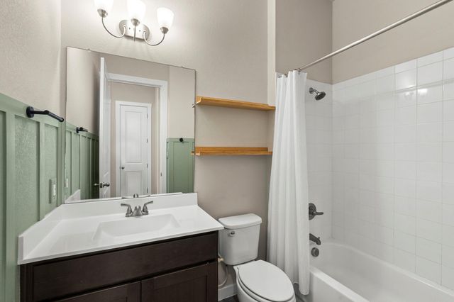 425 Lacey Oak LOOP, San Marcos, TX 78666