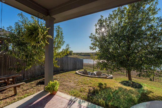 425 Lacey Oak LOOP, San Marcos, TX 78666