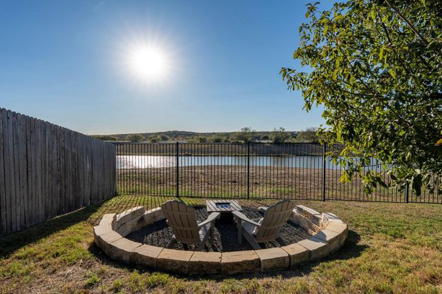 425 Lacey Oak LOOP, San Marcos, TX 78666