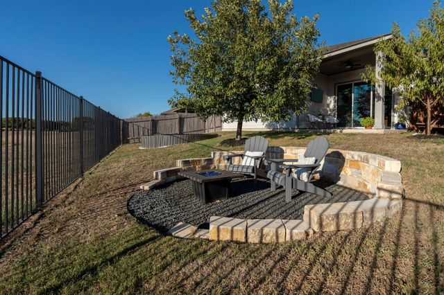 425 Lacey Oak LOOP, San Marcos, TX 78666