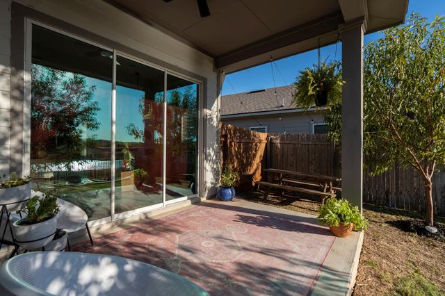 425 Lacey Oak LOOP, San Marcos, TX 78666