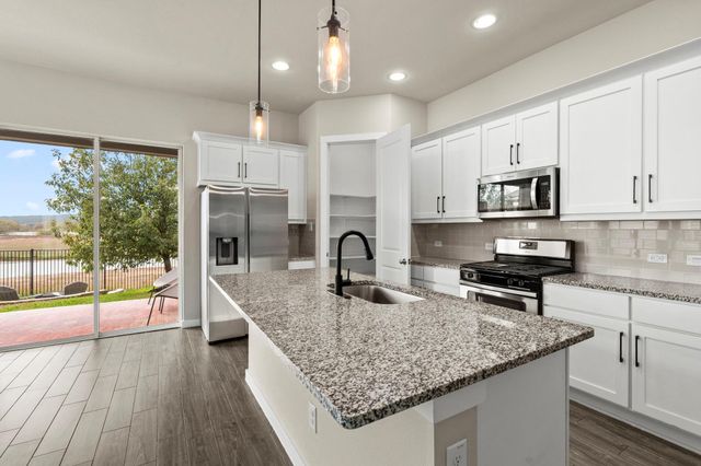 425 Lacey Oak LOOP, San Marcos, TX 78666