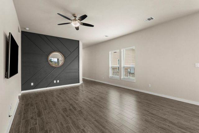 425 Lacey Oak LOOP, San Marcos, TX 78666