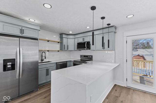 911 Gary Dr, Plainfield, IN 46168