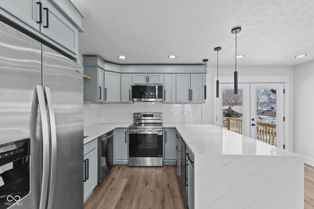 911 Gary Dr, Plainfield, IN 46168