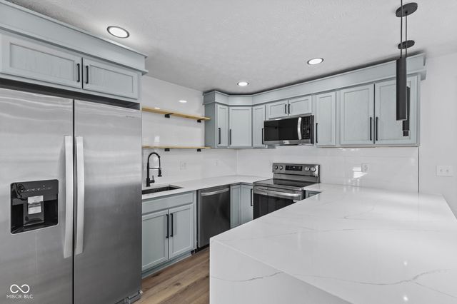 911 Gary Dr, Plainfield, IN 46168