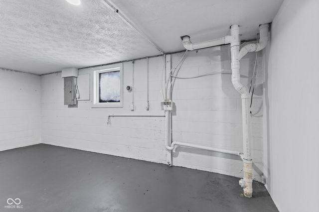 911 Gary Dr, Plainfield, IN 46168