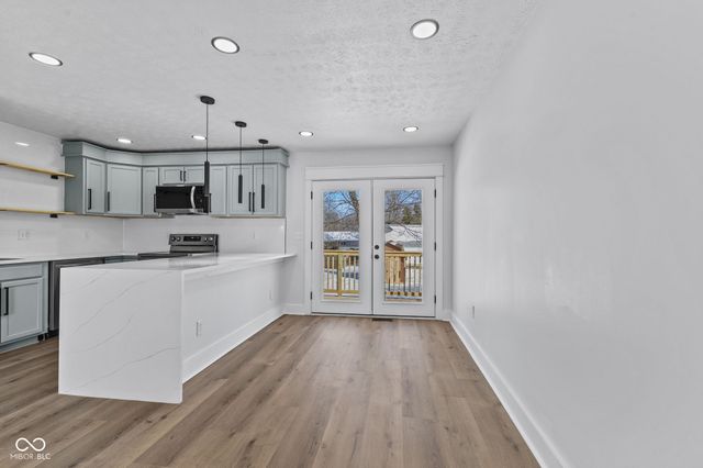 911 Gary Dr, Plainfield, IN 46168