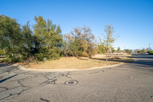 7587 Fiesta Way, Redding, CA 96002