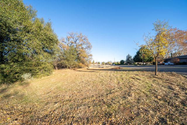 7587 Fiesta Way, Redding, CA 96002