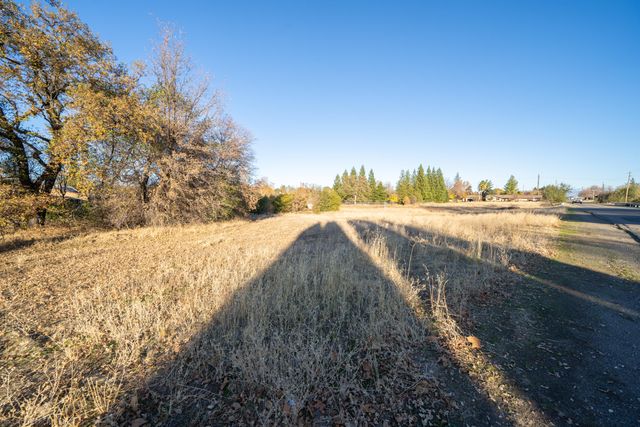 7587 Fiesta Way, Redding, CA 96002