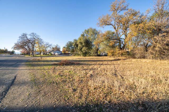 7587 Fiesta Way, Redding, CA 96002