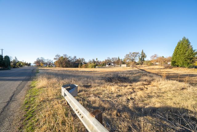 7587 Fiesta Way, Redding, CA 96002