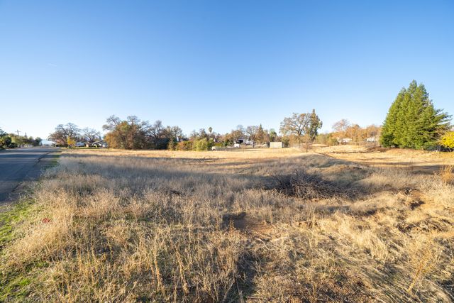 7587 Fiesta Way, Redding, CA 96002