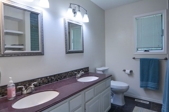 5042 N Primrose Ct, Park City, KS 67219