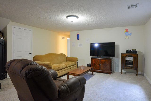 5042 N Primrose Ct, Park City, KS 67219