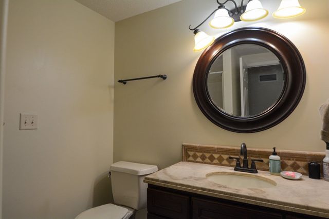 5042 N Primrose Ct, Park City, KS 67219