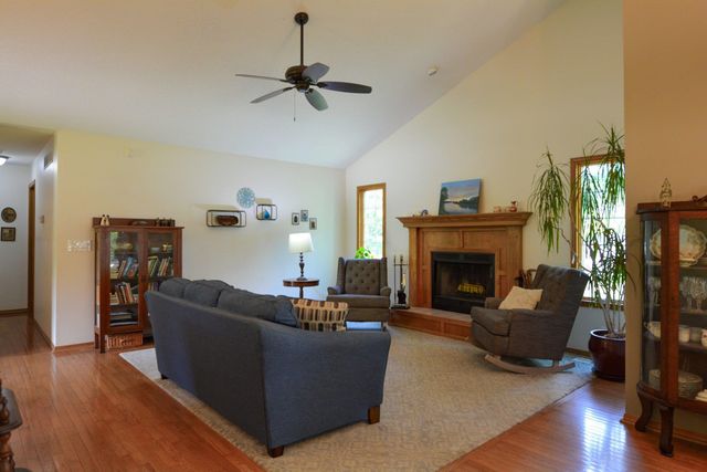 5042 N Primrose Ct, Park City, KS 67219