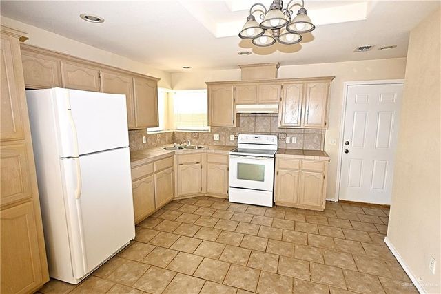 1723 W Portales Drive 3, Edinburg, TX 78541