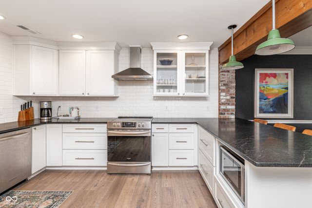 7050 N Park Avenue, Indianapolis, IN 46220