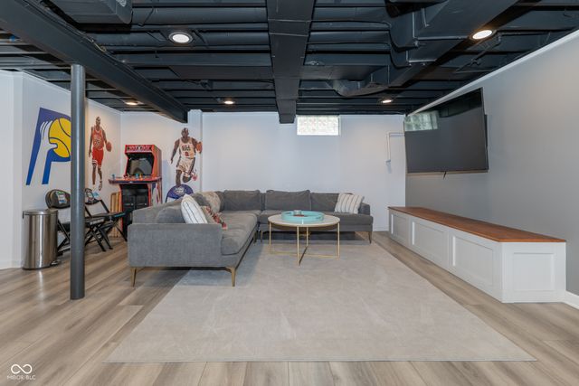 7050 N Park Avenue, Indianapolis, IN 46220