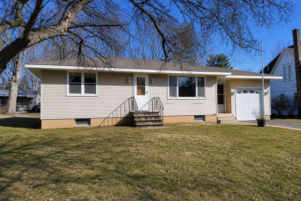6516 Elm Street, North Branch, MN 55056 — exterior