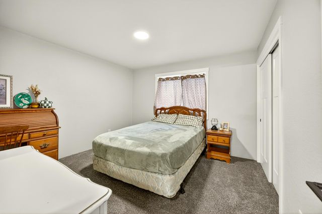 1870 SW Mistybrook Drive, Grants Pass, OR 97527