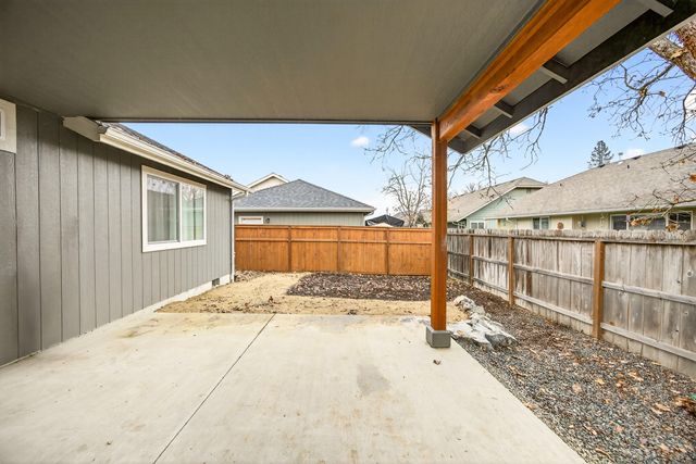 1870 SW Mistybrook Drive, Grants Pass, OR 97527