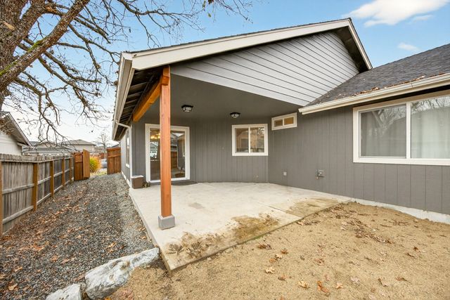 1870 SW Mistybrook Drive, Grants Pass, OR 97527