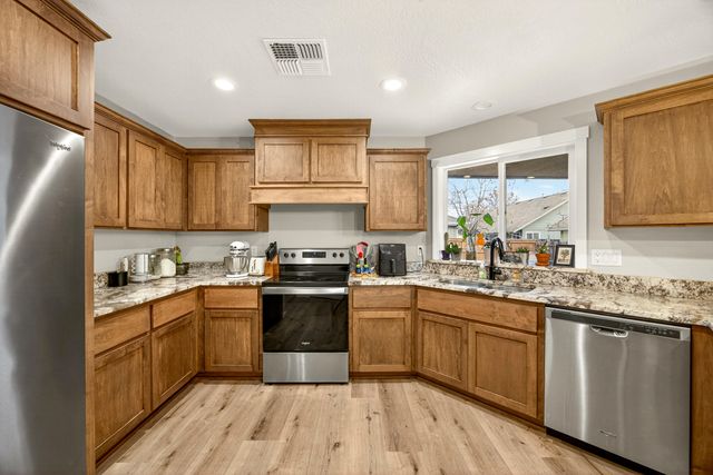 1870 SW Mistybrook Drive, Grants Pass, OR 97527