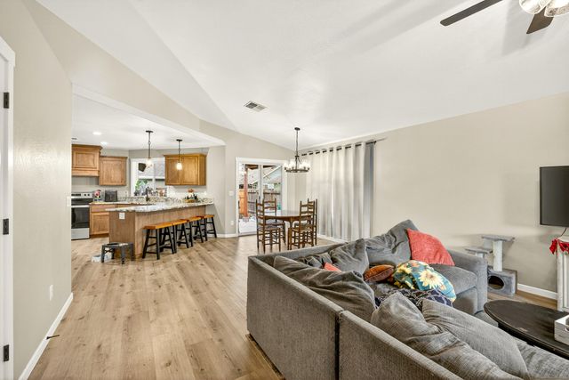 1870 SW Mistybrook Drive, Grants Pass, OR 97527