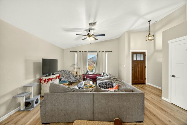 1870 SW Mistybrook Drive, Grants Pass, OR 97527