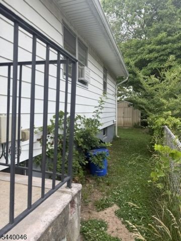 1015 Oak St, Roselle Boro, NJ 07203