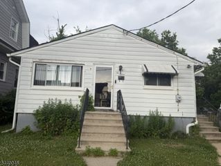 1015 Oak St, Roselle Boro, NJ 07203