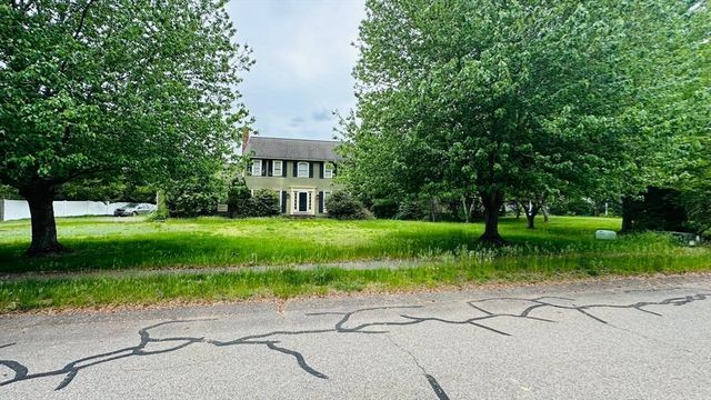 4 Canoe River Rd, Easton, MA 02334