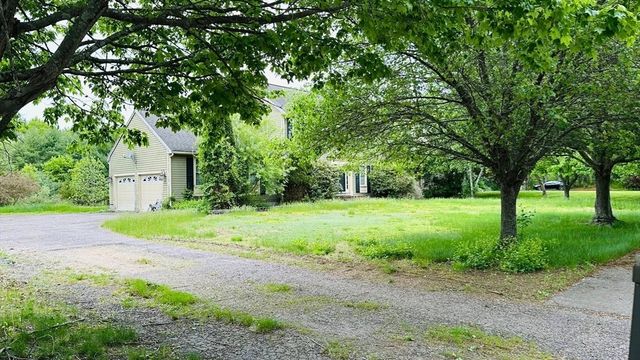 4 Canoe River Rd, Easton, MA 02334