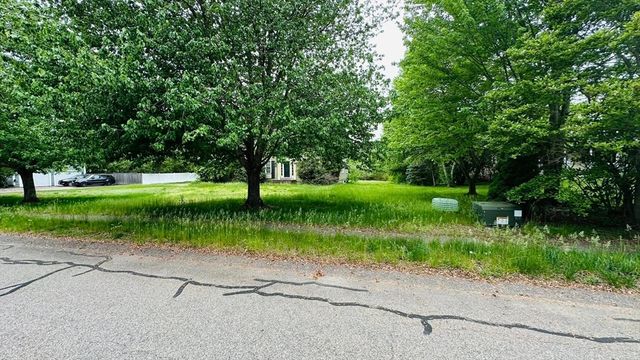 4 Canoe River Rd, Easton, MA 02334