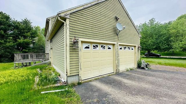 4 Canoe River Rd, Easton, MA 02334