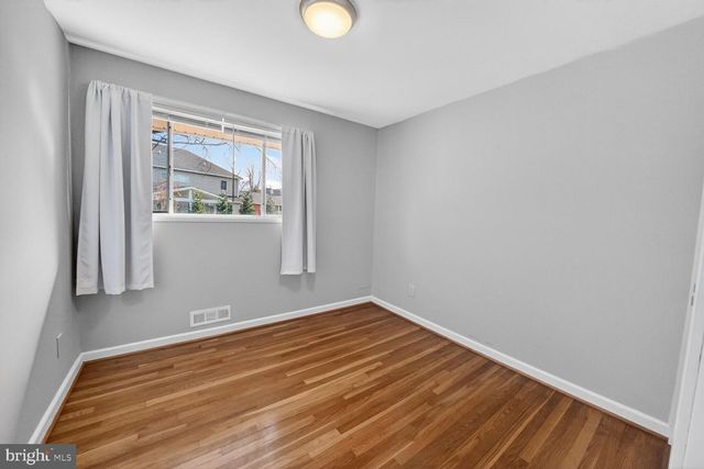 6020 CHESHIRE DR, Bethesda, MD 20814