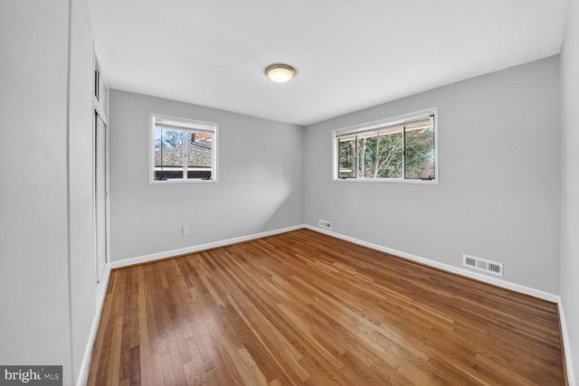 6020 CHESHIRE DR, Bethesda, MD 20814