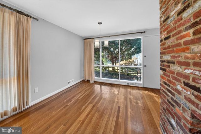 6020 CHESHIRE DR, Bethesda, MD 20814