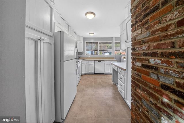 6020 CHESHIRE DR, Bethesda, MD 20814