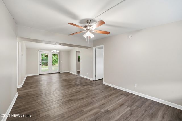 3135 VICTORIA PARK Road, Jacksonville, FL 32216