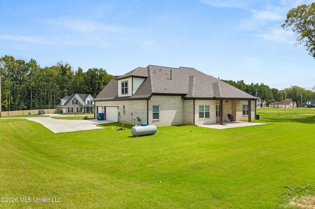230 Centerline Roper Loop, Byhalia, MS 38611