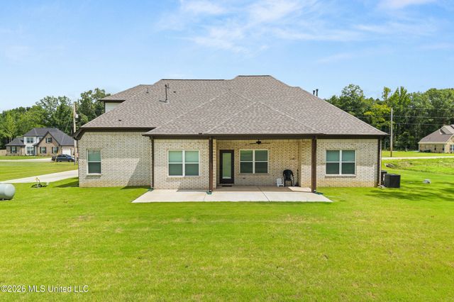 230 Centerline Roper Loop, Byhalia, MS 38611