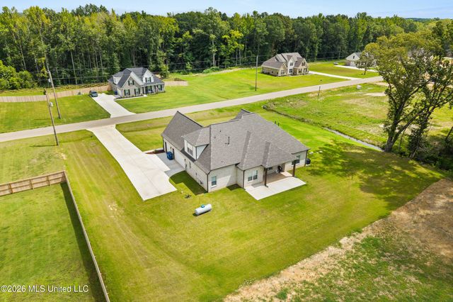 230 Centerline Roper Loop, Byhalia, MS 38611