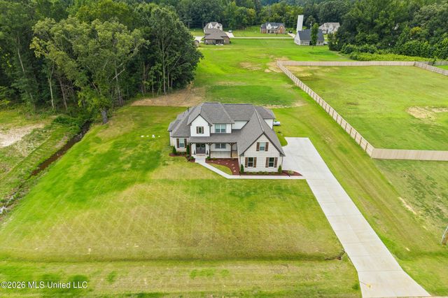 230 Centerline Roper Loop, Byhalia, MS 38611