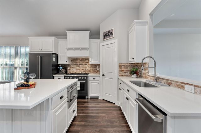 104 Dax DR, Liberty Hill, TX 78642