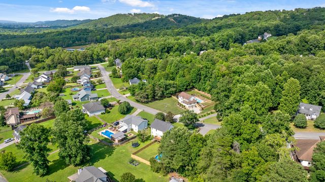 133 Merry Wood Drive, Rossville, GA 30741