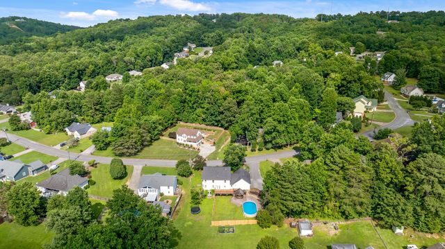 133 Merry Wood Drive, Rossville, GA 30741